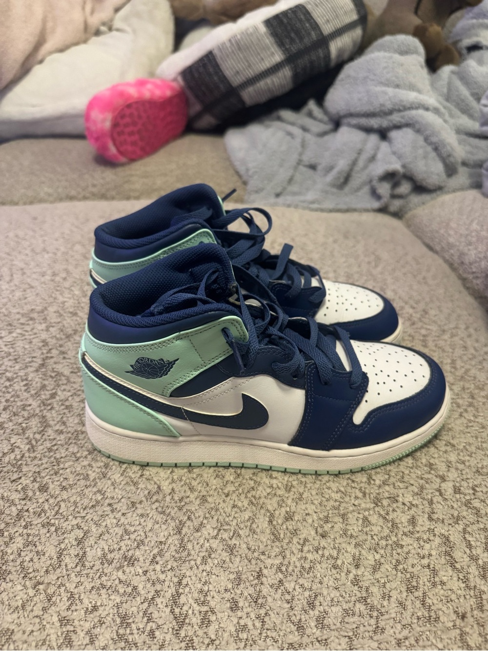 Nike Kids Mid-Top Sneakers in Navy, Mint & White
